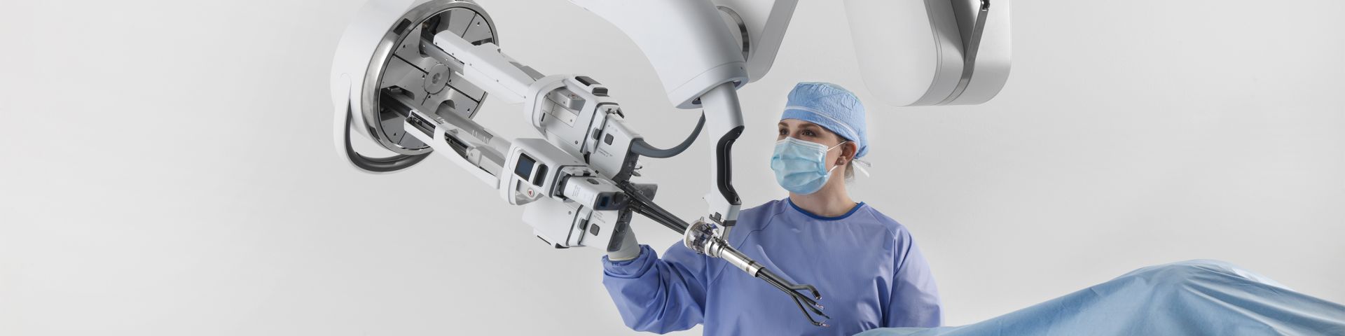 Intuitive da vinci sp surgical system and technician 1060861 hi res